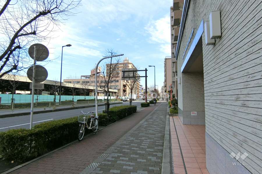 敷地北側の前面道路