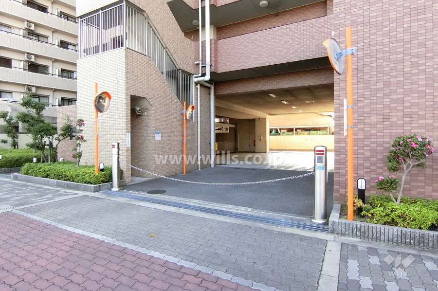 駐車場の出入り口（ロボットゲート付き）