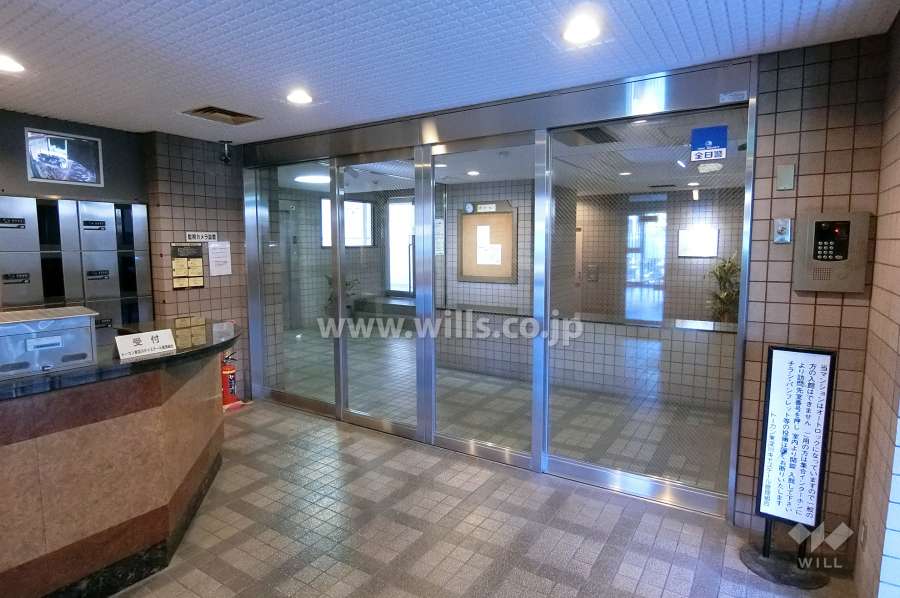 エントランスはオートロック付きです