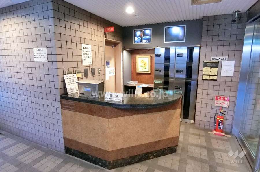 エントランスには受付があります
