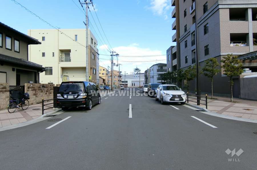 敷地北側の前面道路