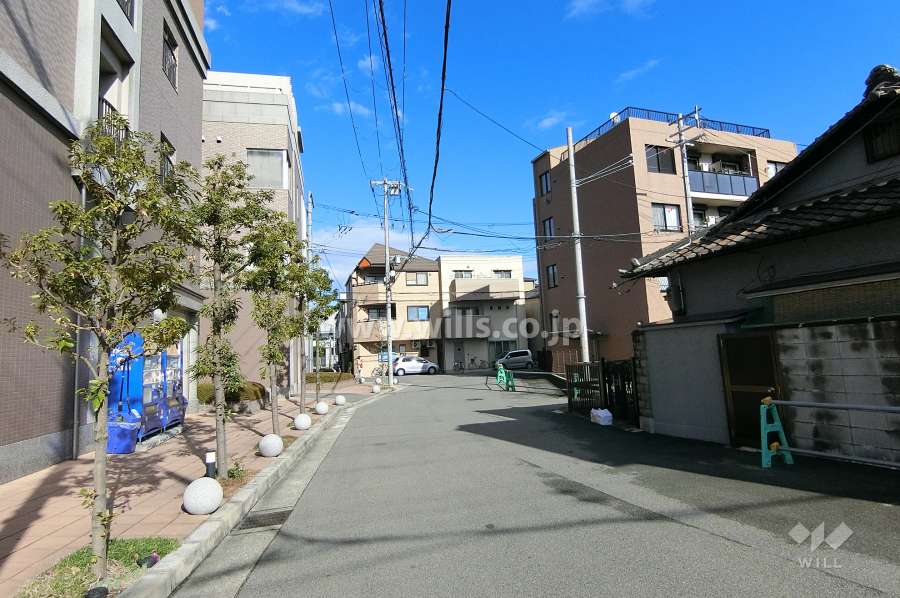 敷地南側の前面道路