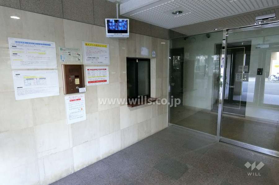 エントランスはオートロック付きです。