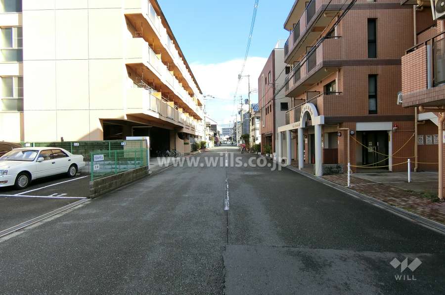 敷地北側の前面道路