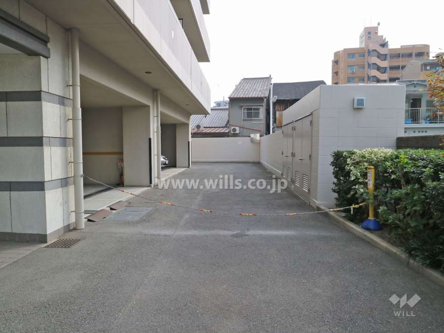 駐車場出入り口