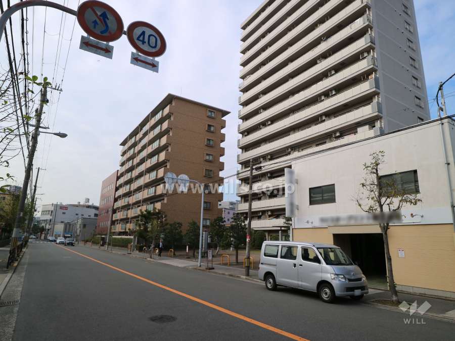 敷地南側の前面道路。