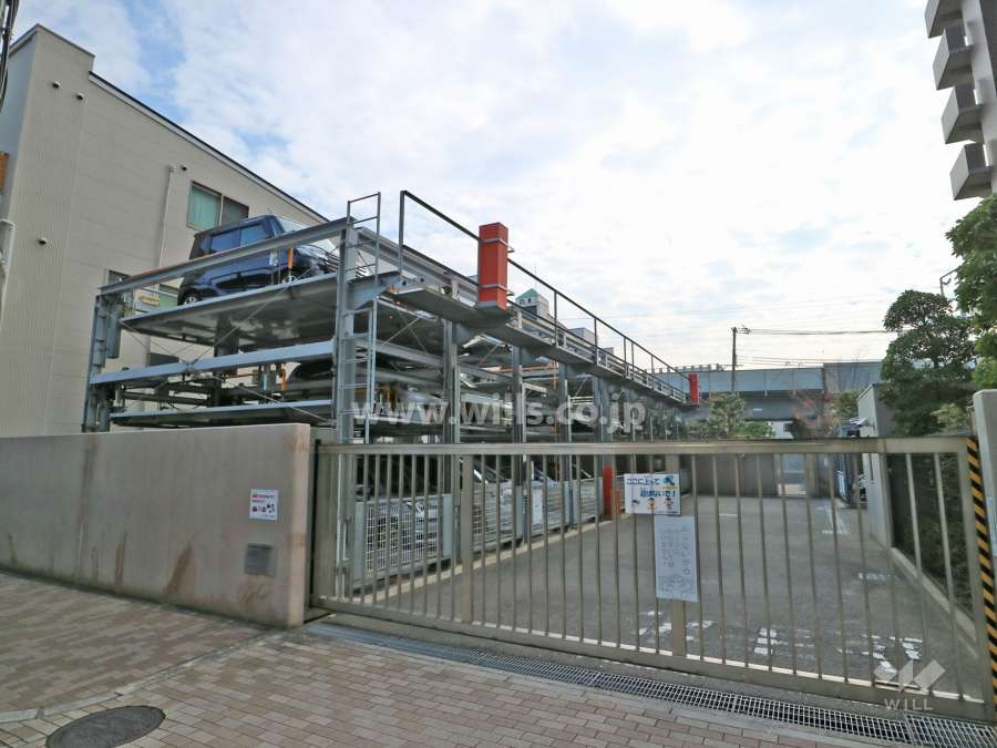 駐車場出入り口(ロボットゲート付き)