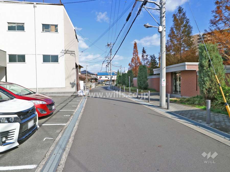 敷地北西側の前面道路