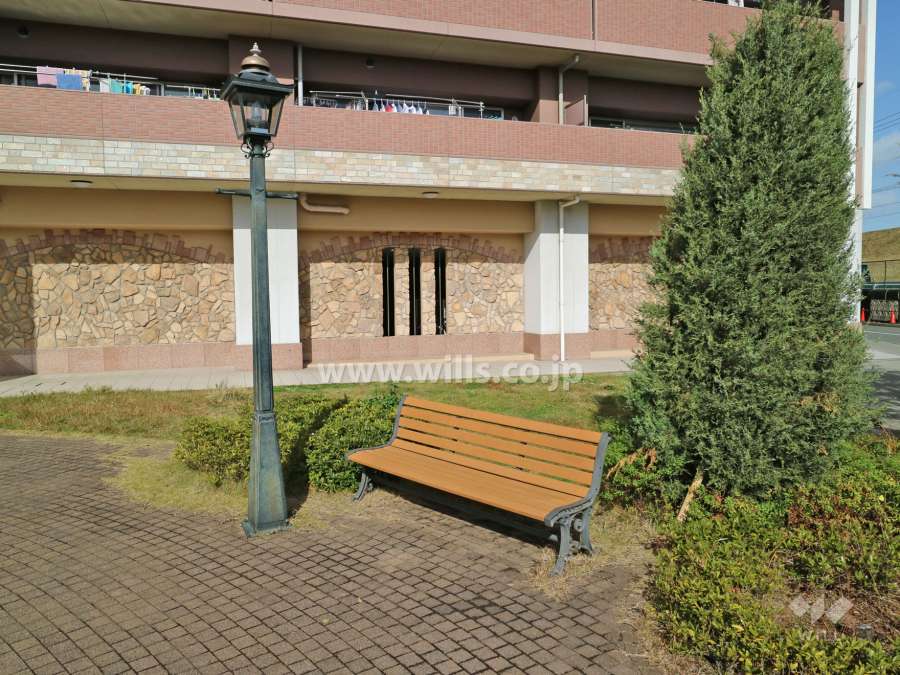 敷地内の各所に植栽スぺ—スが設けられています。