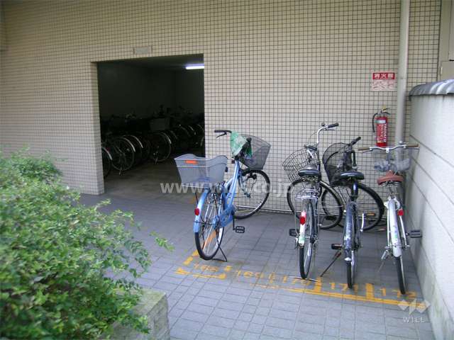 エントランス横の駐輪場