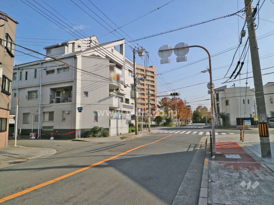 敷地南西側の前面道路
