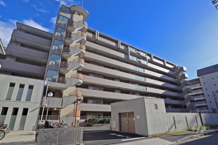 ロイヤルアーク上新庄の外観（北側から）