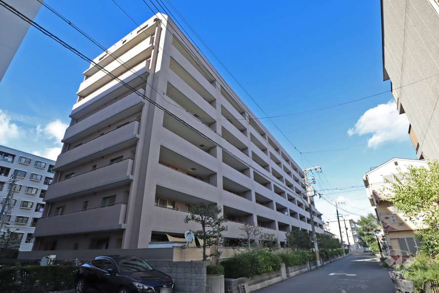 ロイヤルアーク上新庄の外観（南側から）