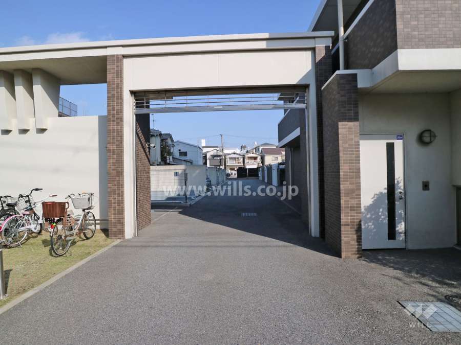 駐車場出入り口(ゲート付き)