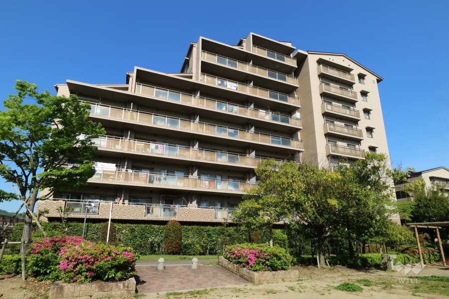 ラヴェール宝塚2号棟の外観（北西側から）