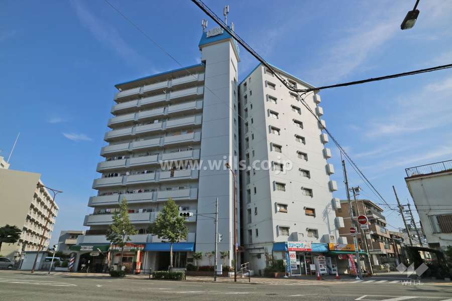 ライオンズマンション東淀川の外観（西側から）