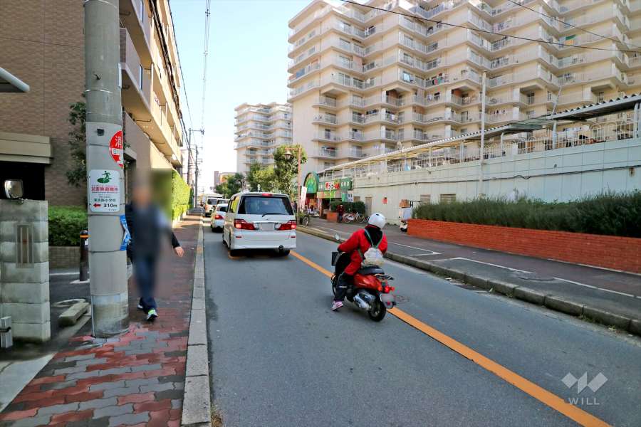 敷地北側の前面道路