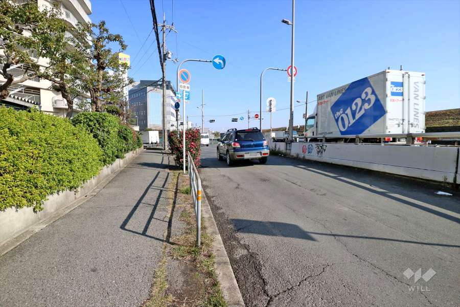 敷地南側の前面道路（淀川通）