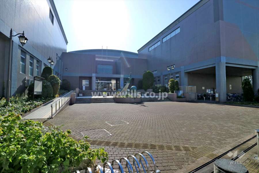 敷地西側にある『大阪市立東淀川スポーツセンター』