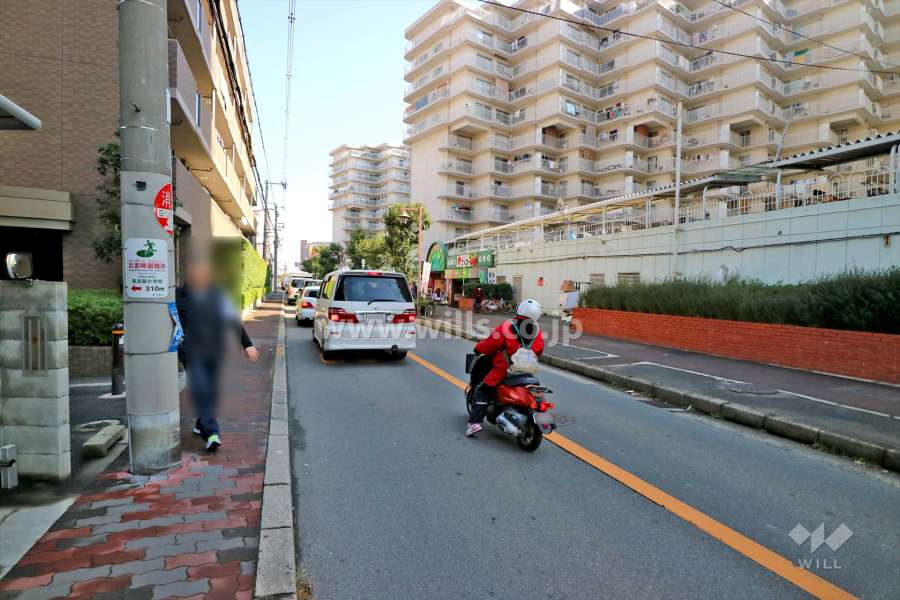 敷地北側の前面道路