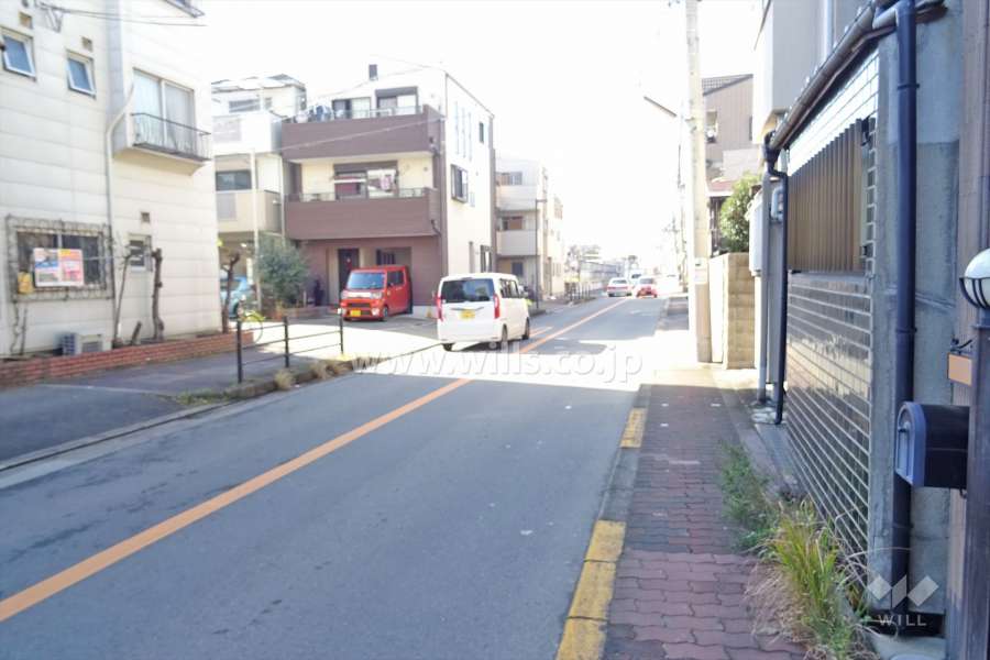 北側前面道路（東側から）