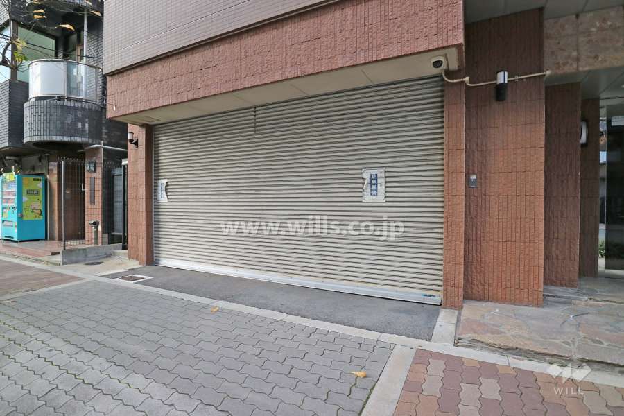 敷地内駐車場(シャッター付き)