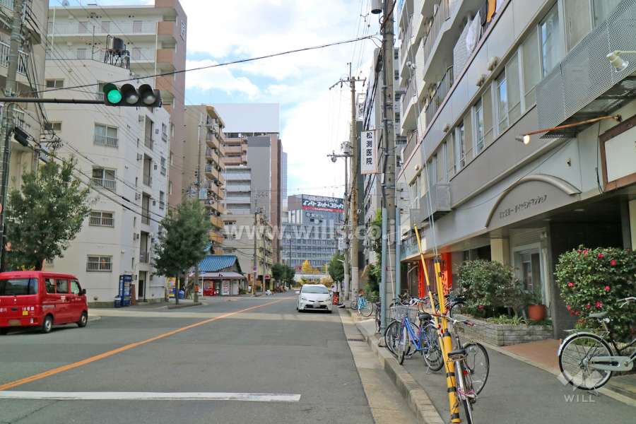 敷地南側の前面道路（東側から）
