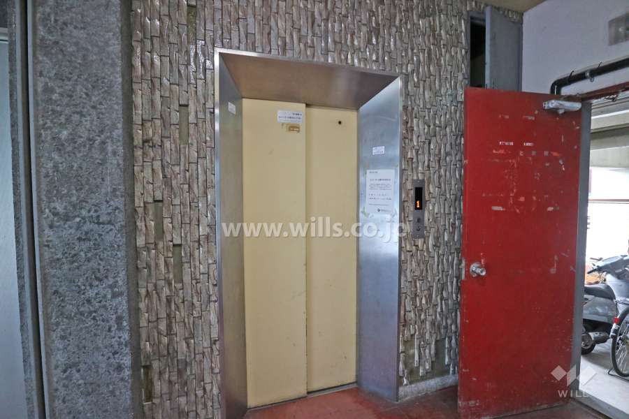 東棟のエレベーター