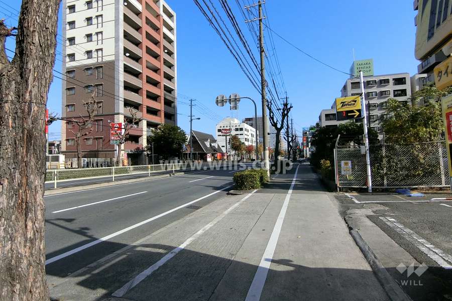 敷地南側の前面道路
