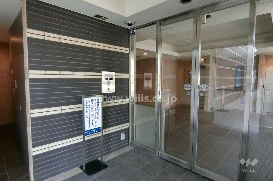 エントランスはオートロック付きです