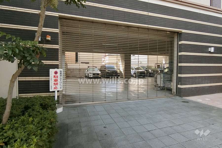 駐車場出入り口（リングシャッター付き）