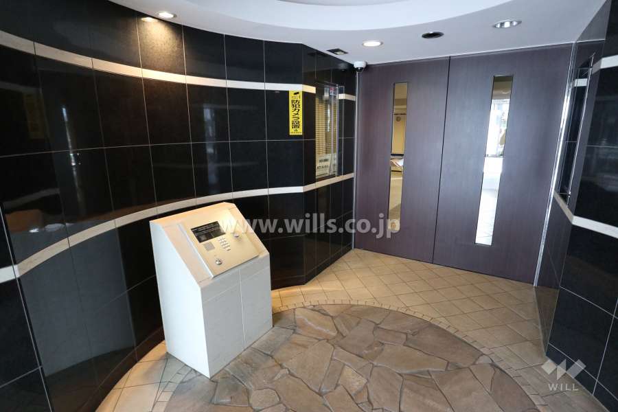 エントランスはオートロック付きです。