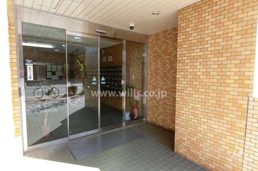 エントランスはオートロック付きです