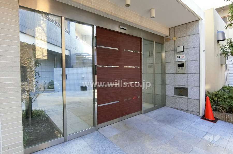 エントランスはオートロック付きです