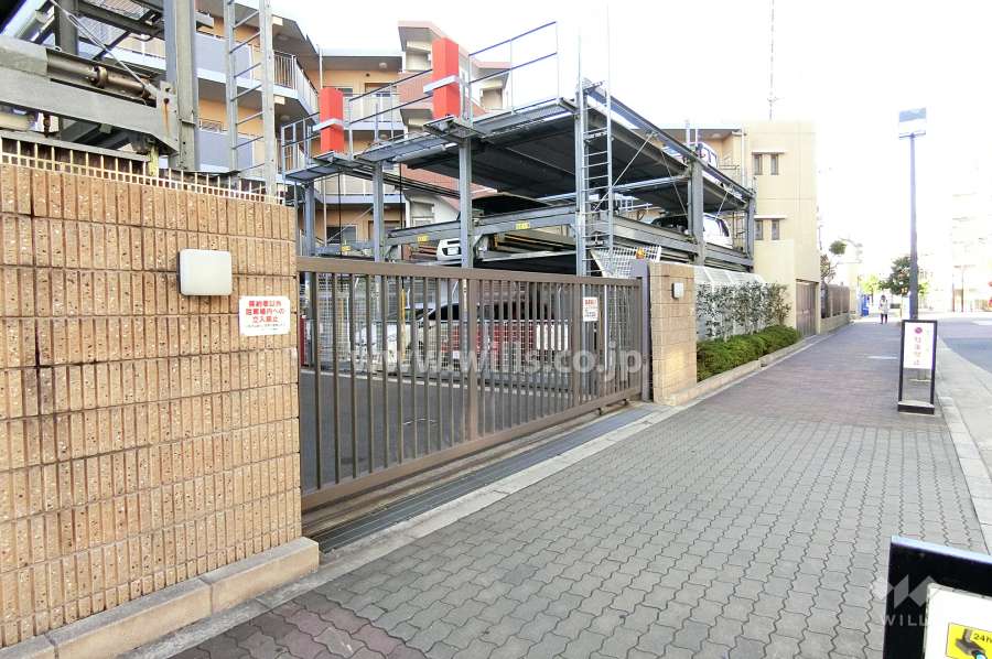 駐車場出入り口（ゲート付き）