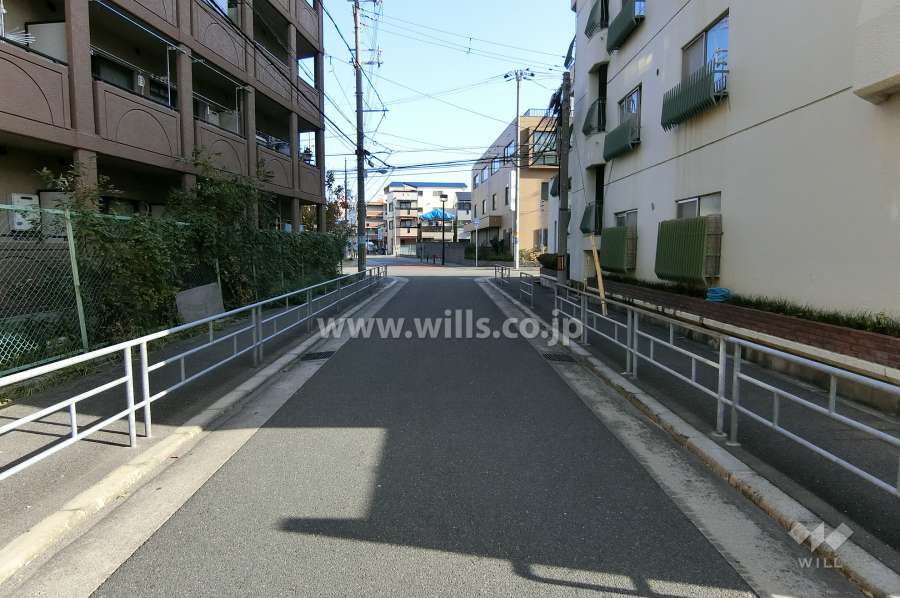 敷地北側の前面道路