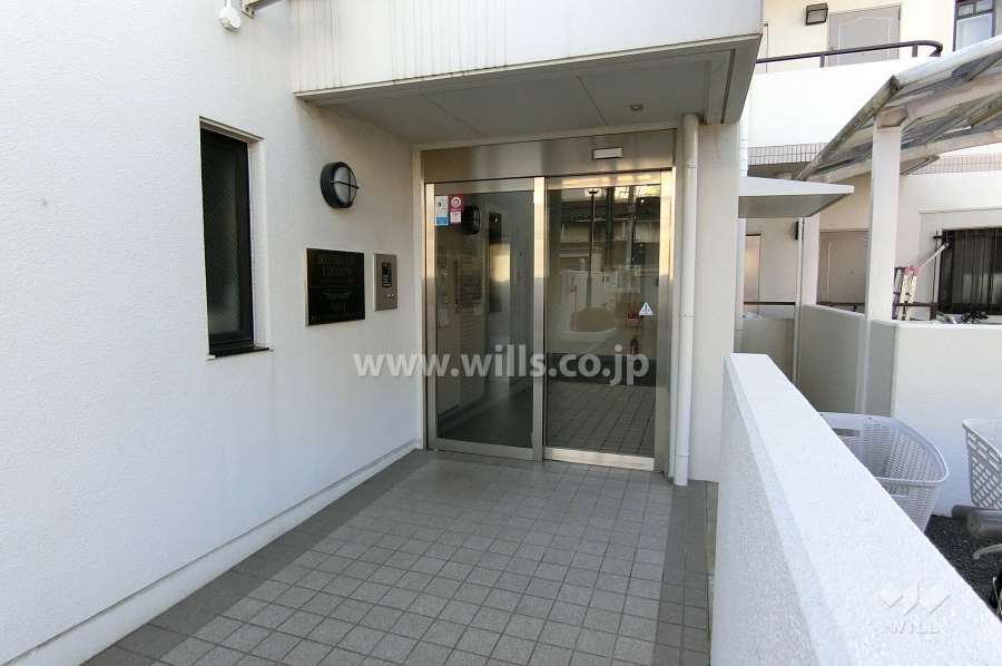 エントランスはオートロック付きです