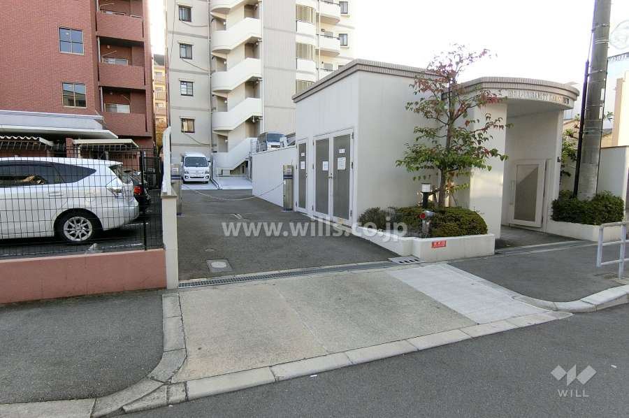 駐車場出入り口