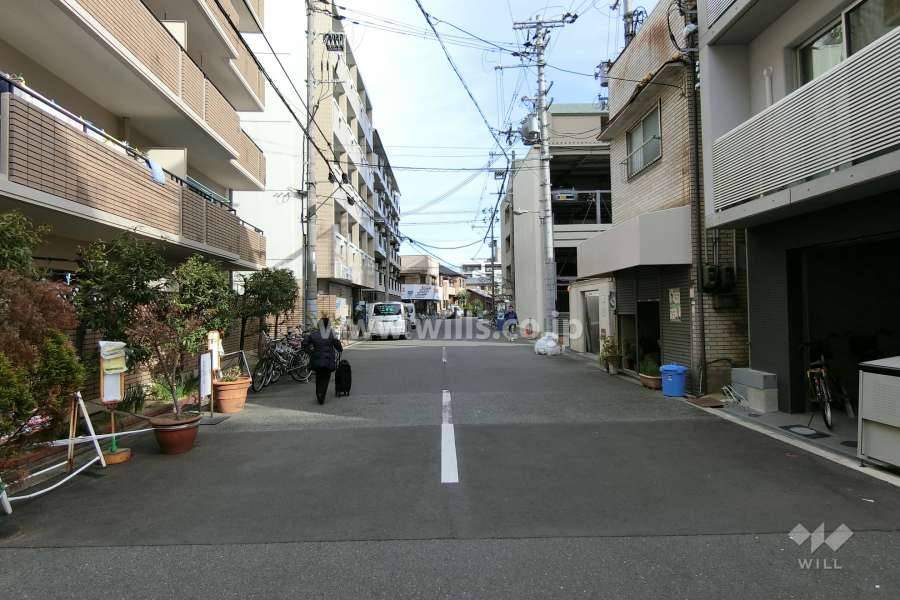 敷地南側の前面道路