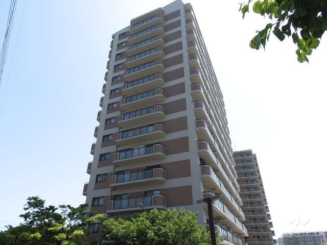 ファミール上新庄の外観（北西側から）