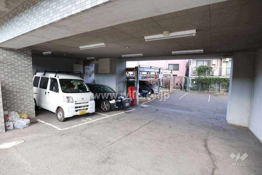 敷地内駐車場(屋内平面式と屋外機械式)