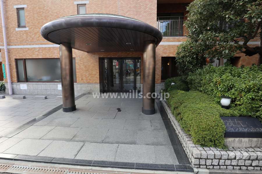 ダイアパレス新大阪の東側エントランス（6～10階の住人用）