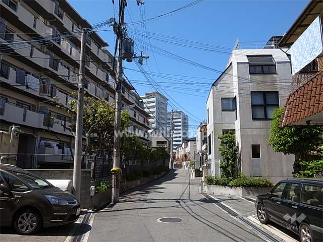 敷地東側の前面道路。