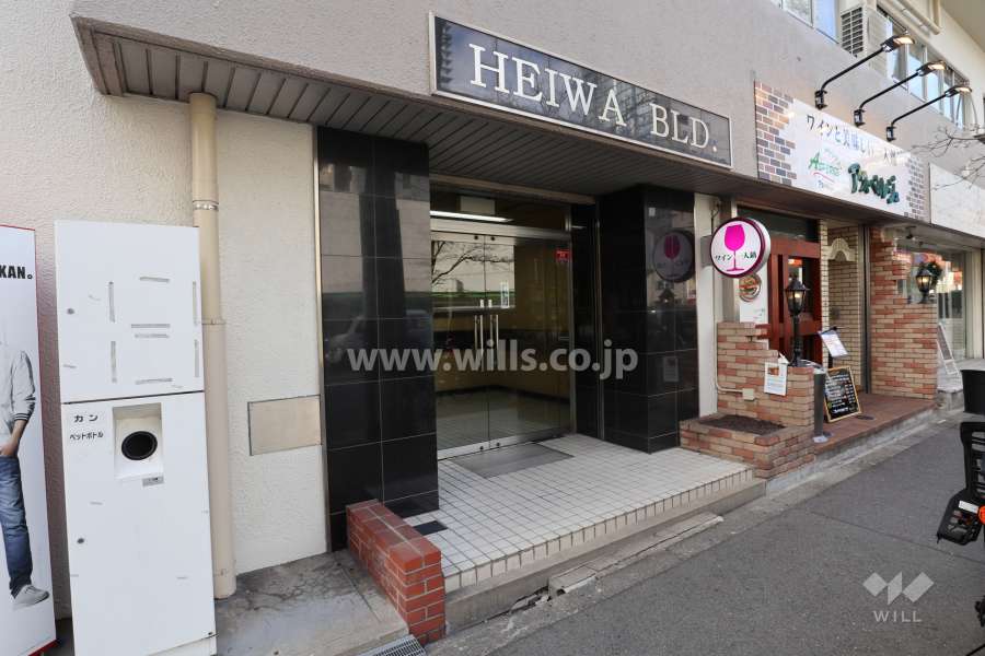 東側エントランス