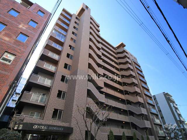 セントラル新大阪の外観（北東側から）