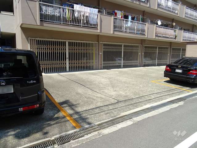 敷地内駐車場（屋外平面式）
