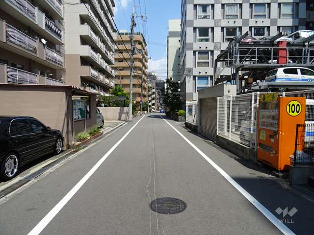 敷地南側の前面道路