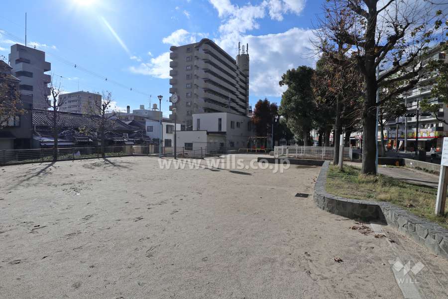 ウィルコート新大阪南の敷地東側にある木川南公園