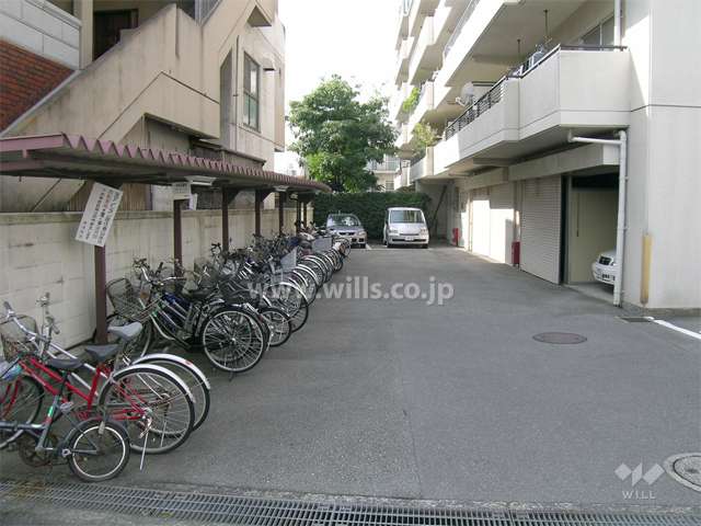 駐車場と駐輪場