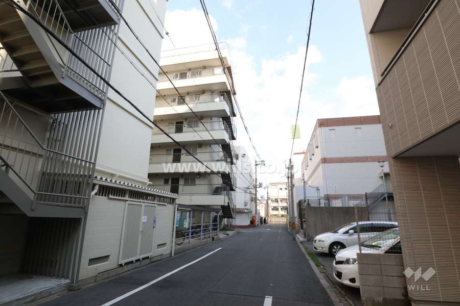 敷地南側の前面道路